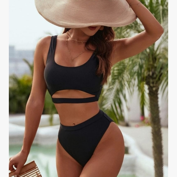 Black Bikini with High-Cut Legs and Plunging Neckline - Picture 4 of 6